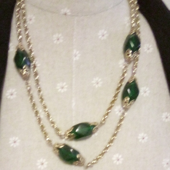Vintage Green and Gold Necklace - Picture 3 of 4